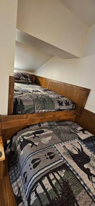 Beautiful Riverfront Near Mt Bachelor With Hot Tub Bend Luaran gambar