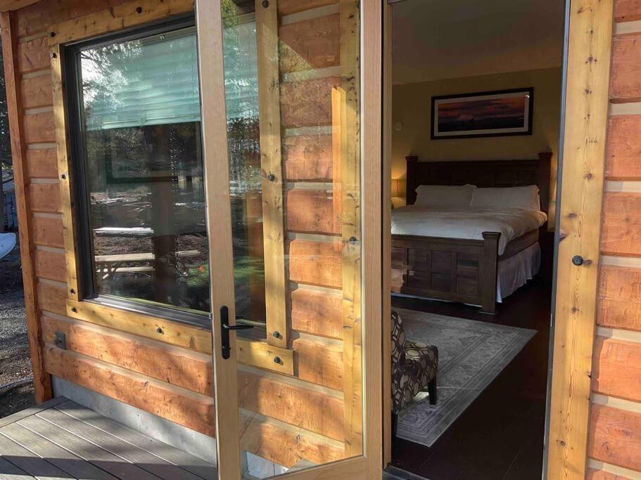 Beautiful Riverfront Near Mt Bachelor With Hot Tub Bend Luaran gambar