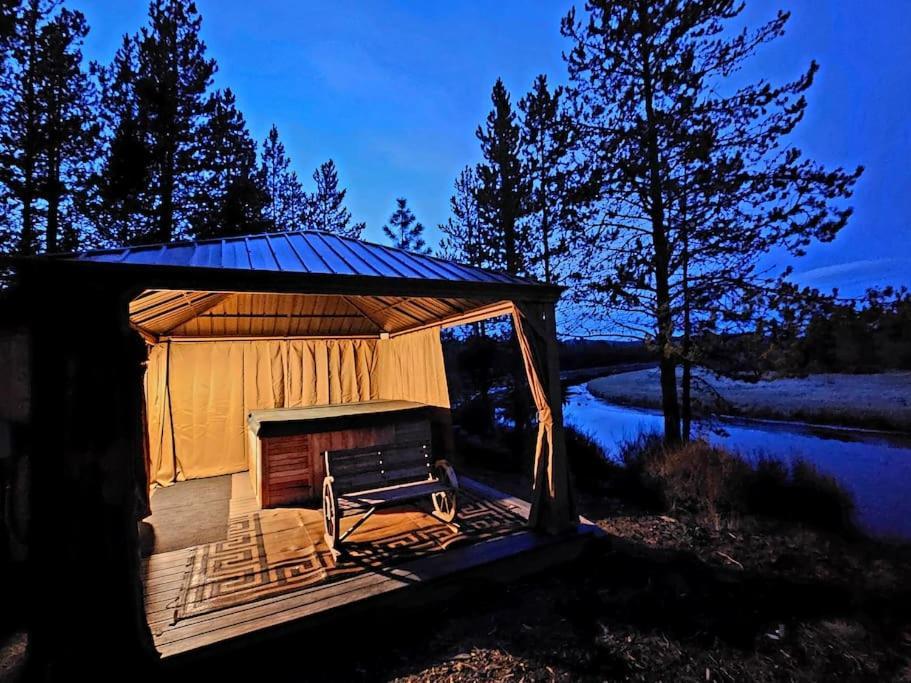 Beautiful Riverfront Near Mt Bachelor With Hot Tub Bend Luaran gambar